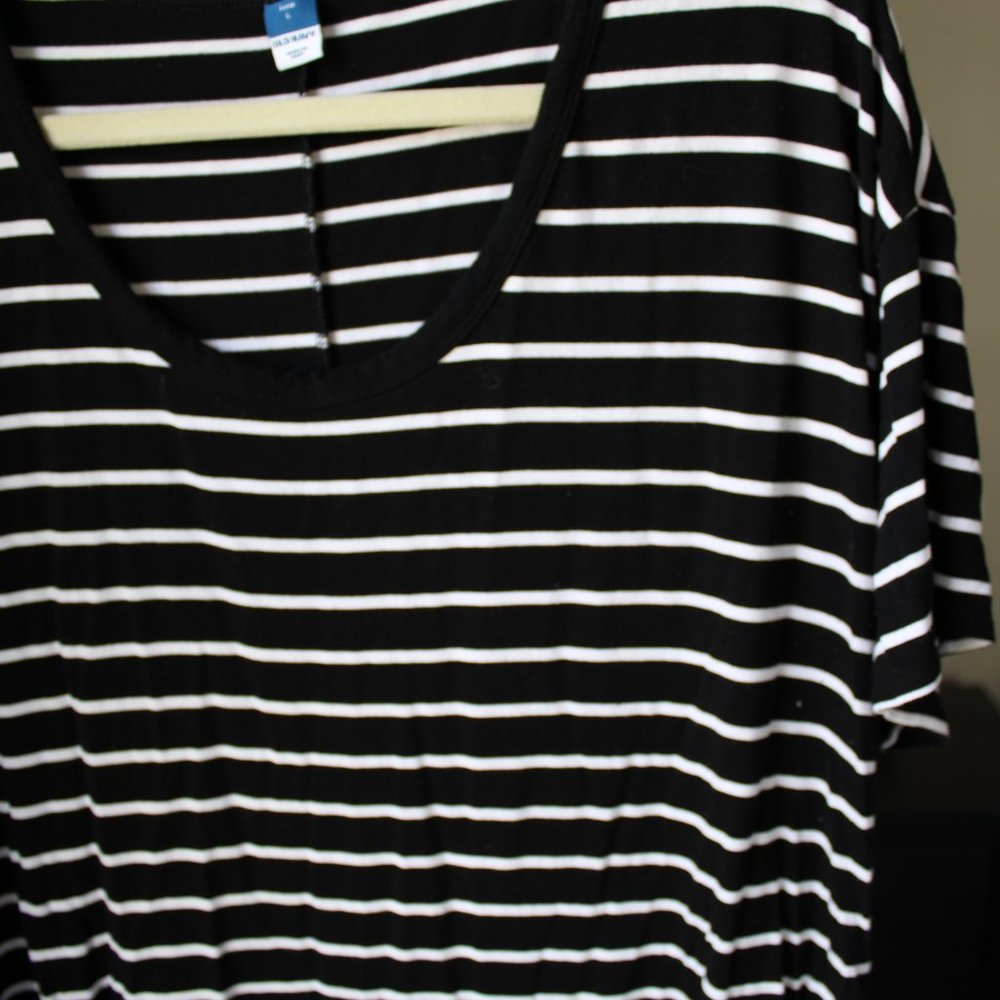 Black and White Striped Tee, Old Navy Large